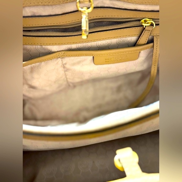 MICHAEL KORS Jet Set Large Saffiano Leather Tote Bag, EUC - Picture 8 of 15